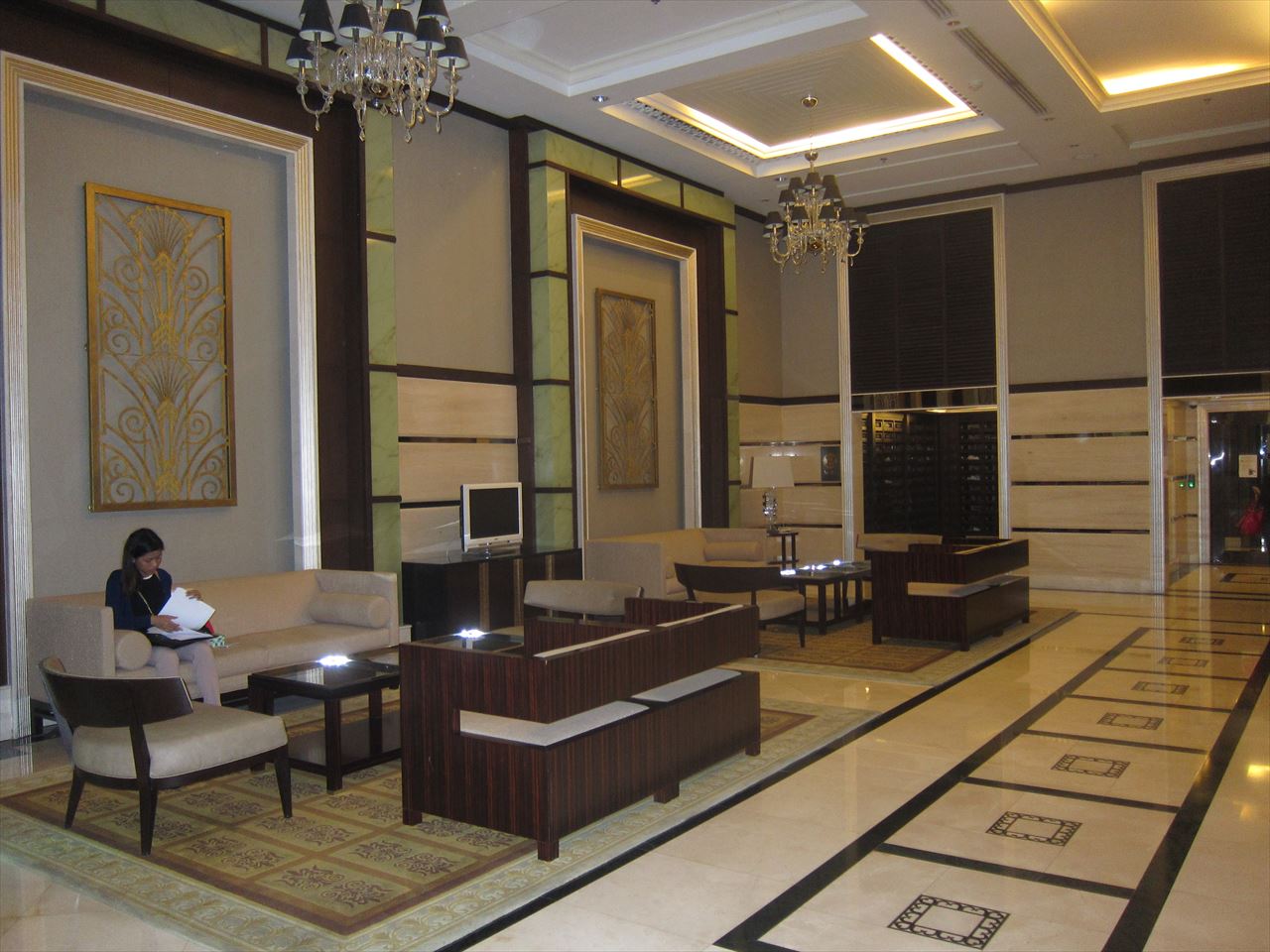 The Address Chitlom